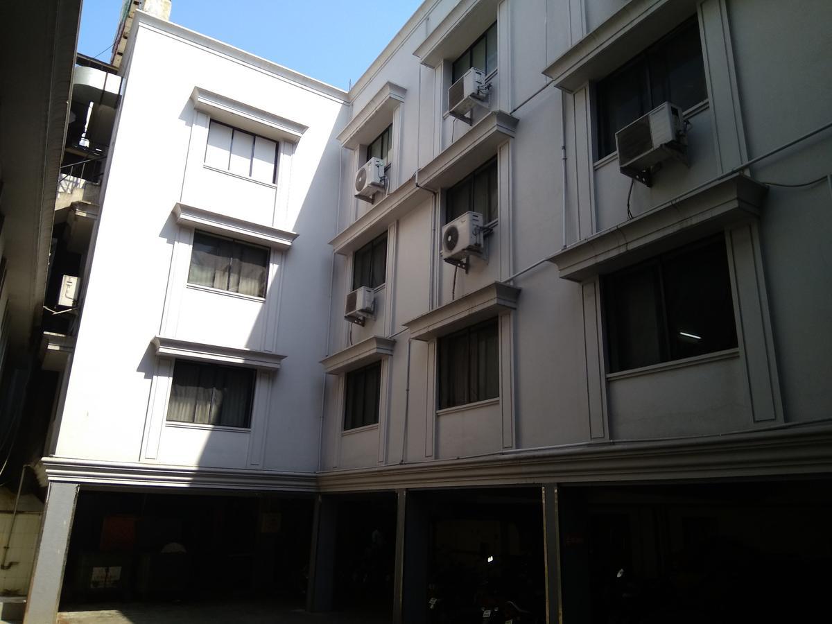 Oyo 14933 Rpr Residency Hotell Chennai Exteriör bild