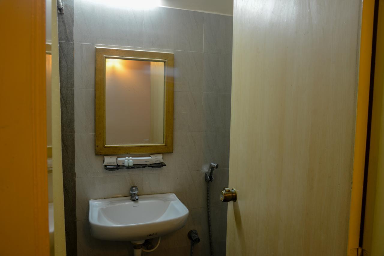 Oyo 14933 Rpr Residency Hotell Chennai Exteriör bild