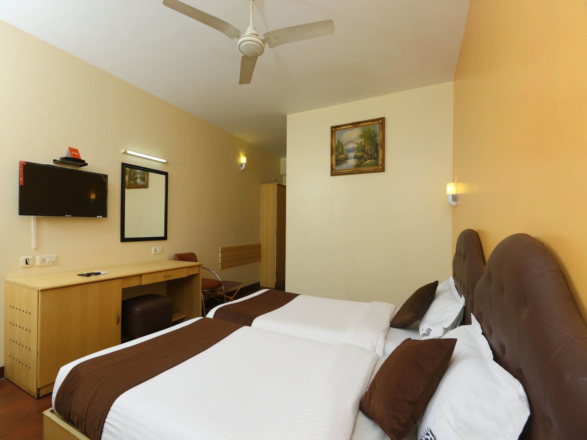 Oyo 14933 Rpr Residency Hotell Chennai Exteriör bild